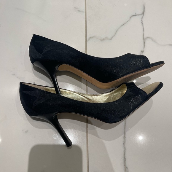 Vera Wang black heels - Picture 3 of 8